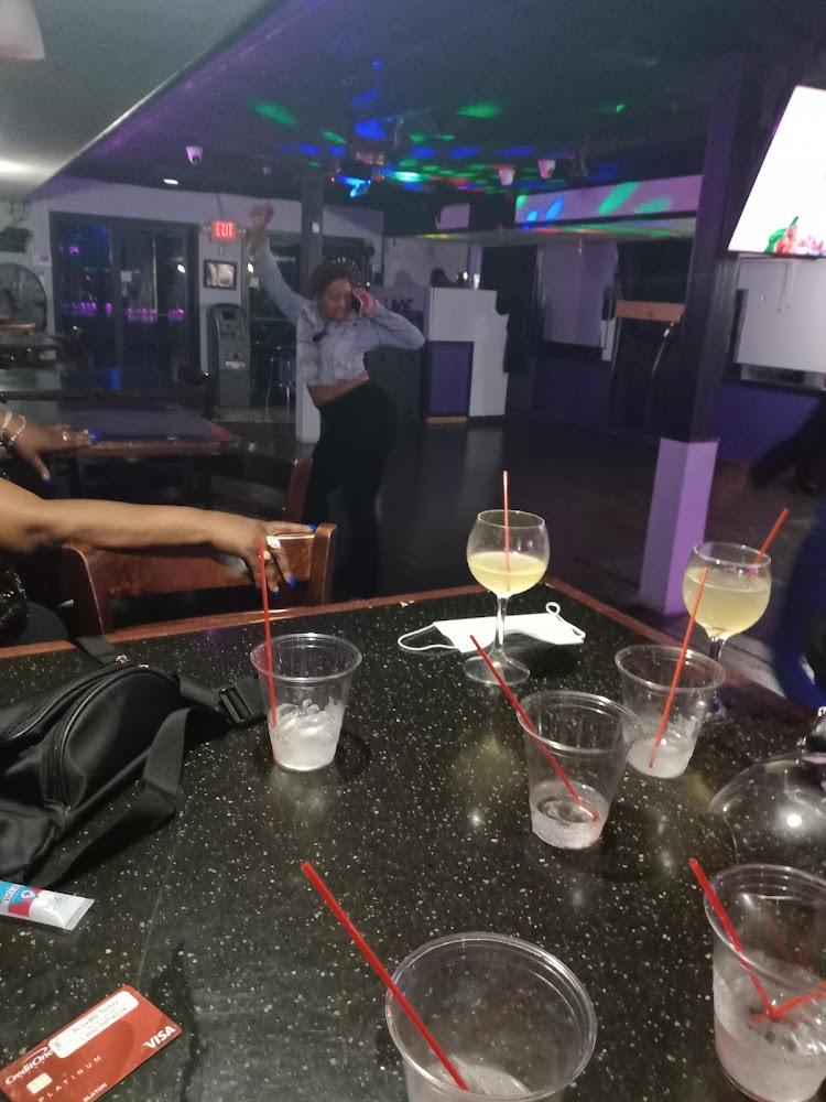 Lavue Bar & Grill Menu image 2